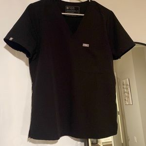 Women’s black figs scrub top